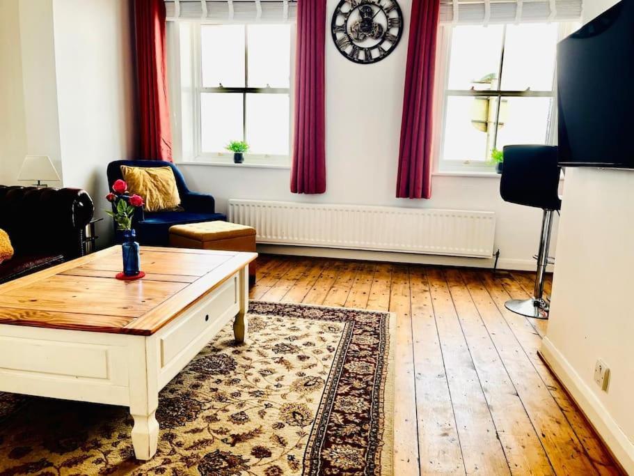 Apartment Seafront, Beautiful, Ground Floor